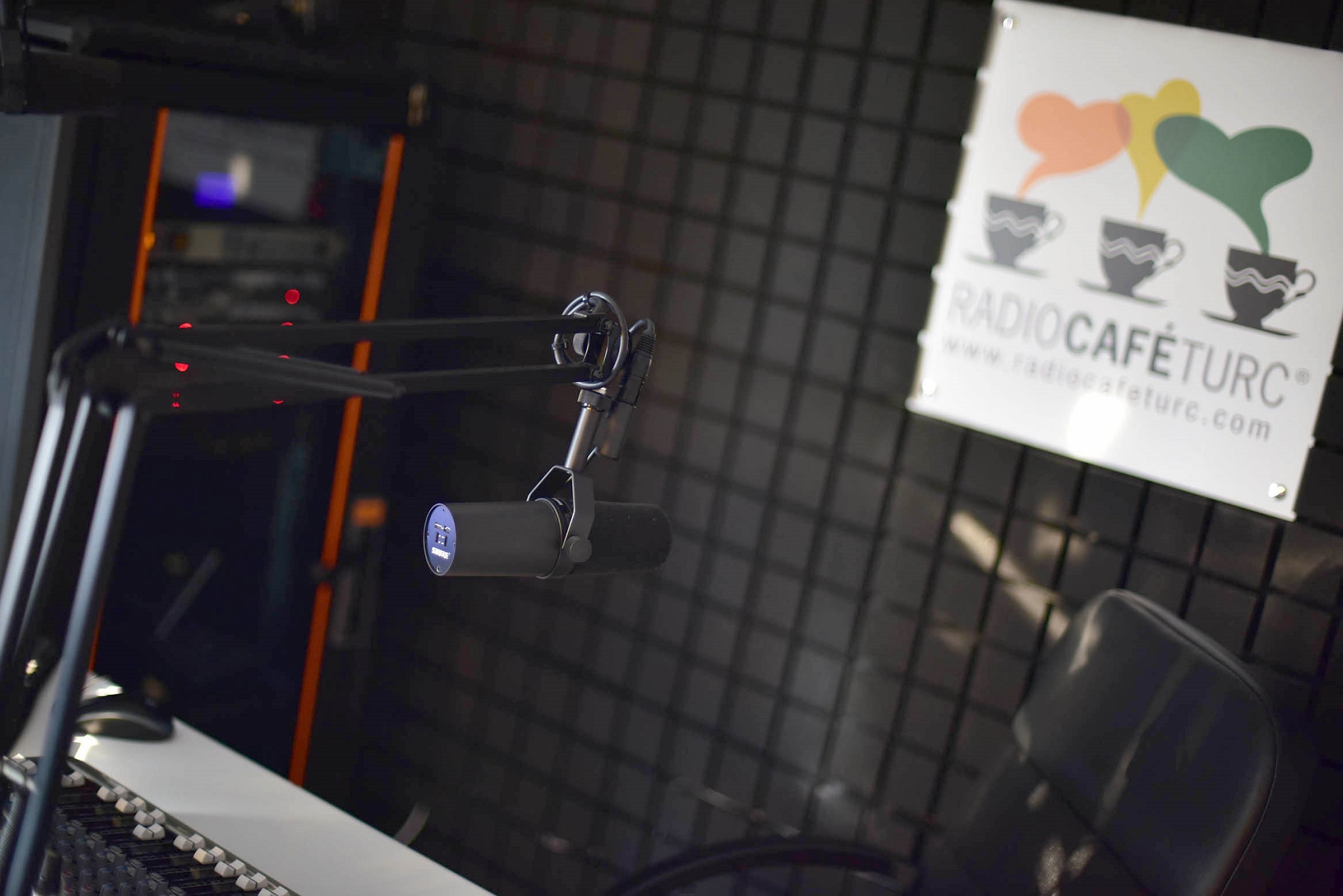 The Radio Café Turc studio and its visual identity